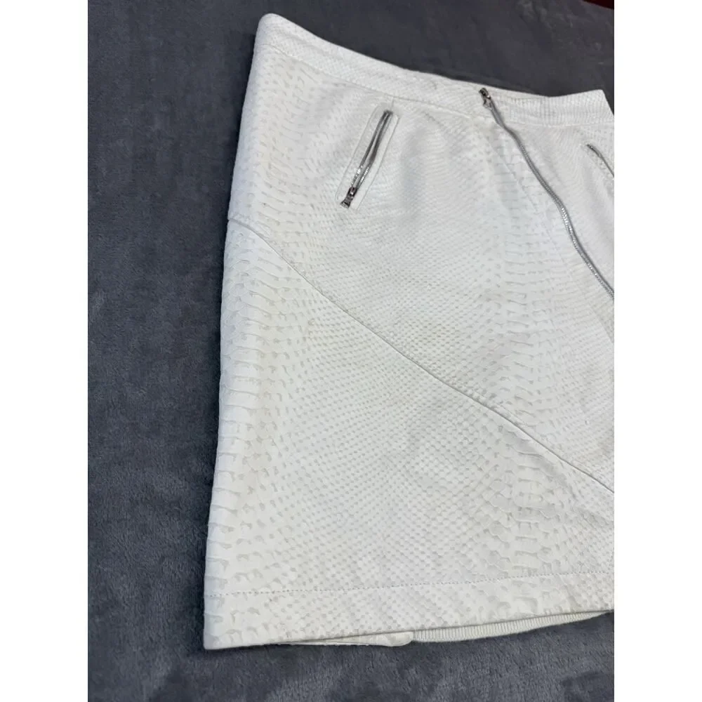 Yigal Azrouël Ivory Leather Skirt Size 8 Asymmetrical Zip Snake Texture